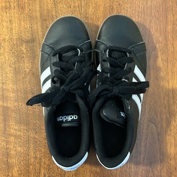 Adidas Black Synthetic Leather Youth Sneaker Size 2 - Picture 2 of 7